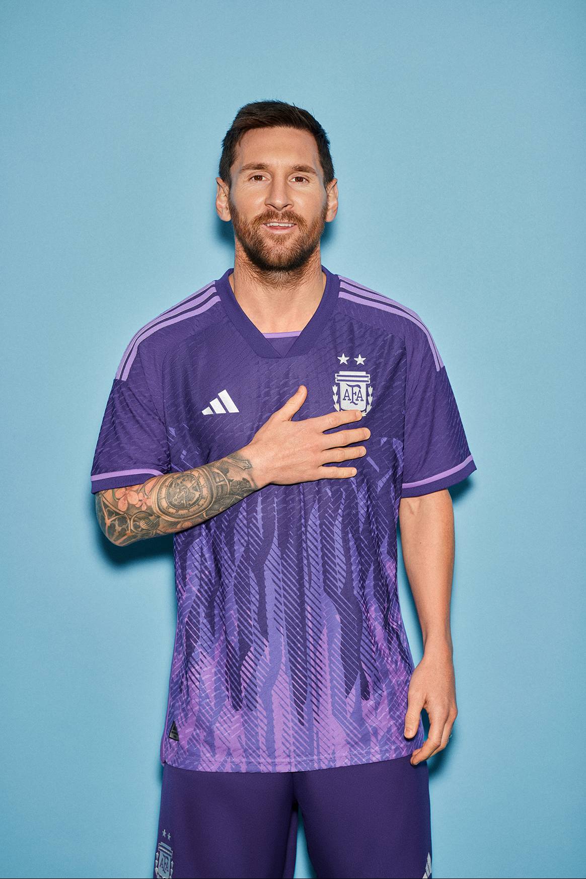 Photo Credits: Adidas, equipación oficial de la selección de Argentina para el Mundial de Fútbol de Catar de 2022.