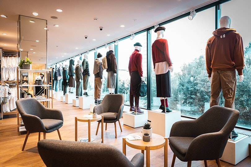 Арт-объект Misha Most и зеленая студия: как выглядит первый Uniqlo в формате стрит-ритейл