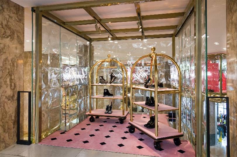 Roger Vivier s’installe aux Galeries Lafayette Champs-Élysées