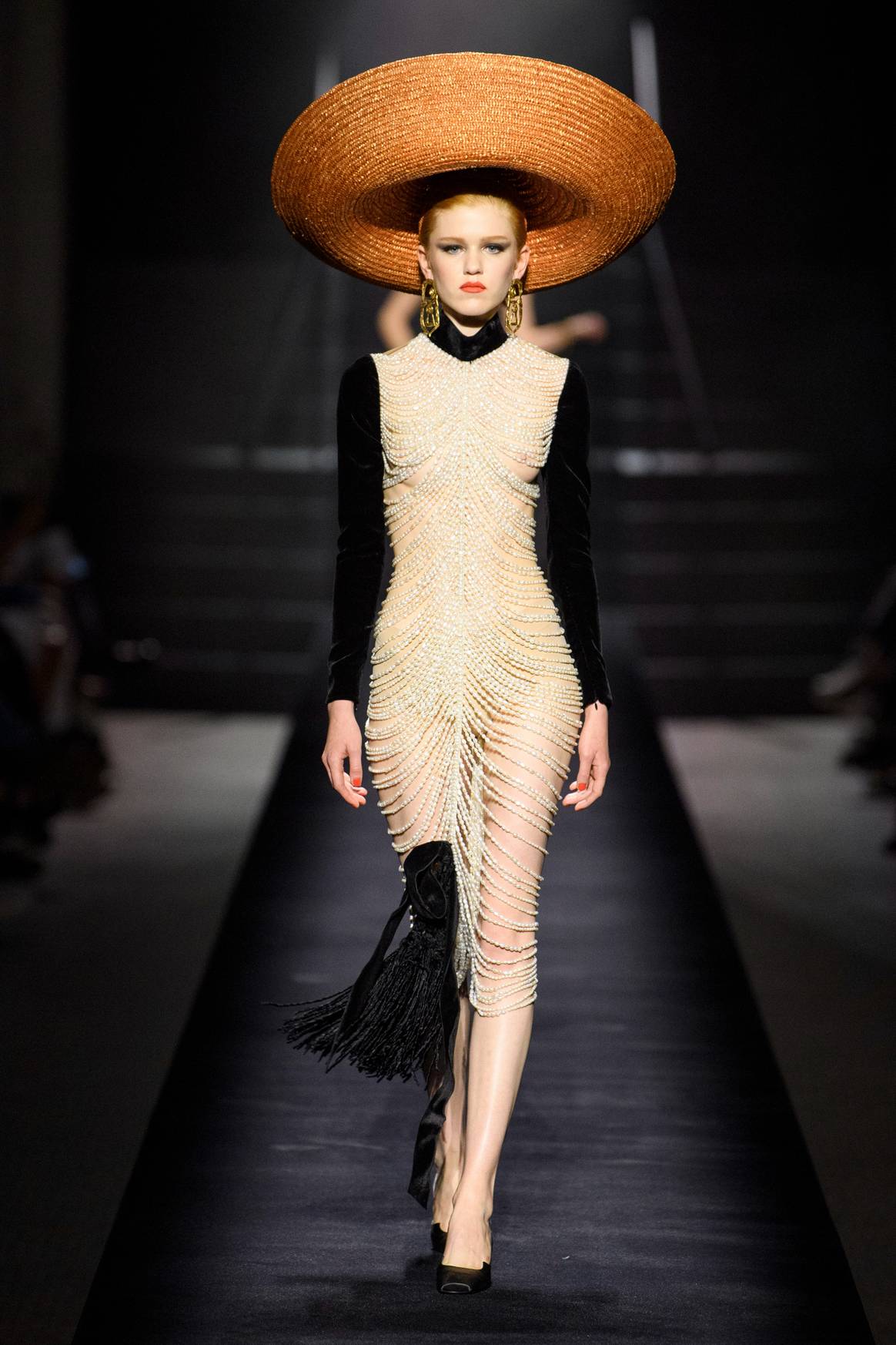 Schiaparelli, Haute Couture AH 22/23. (image via Lucien Pagès)
