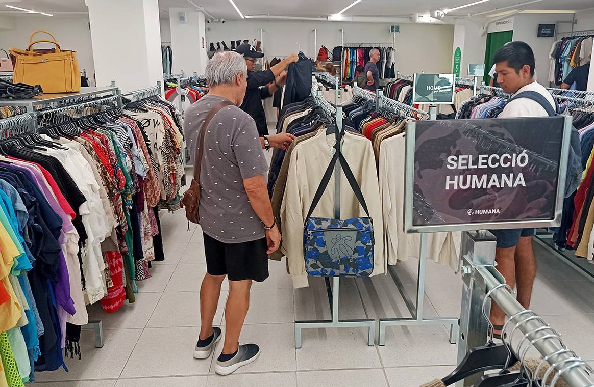 Tienda de Humana en el número 67 de la calle Numancia de Barcelona (España).