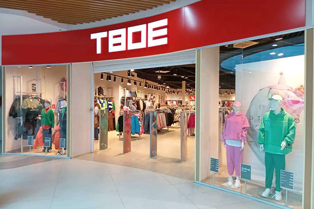 Tienda de la cadena TVOE (TBOE) en el centro comercial Mega Grinn de la ciudad de Oriol (Rusia).