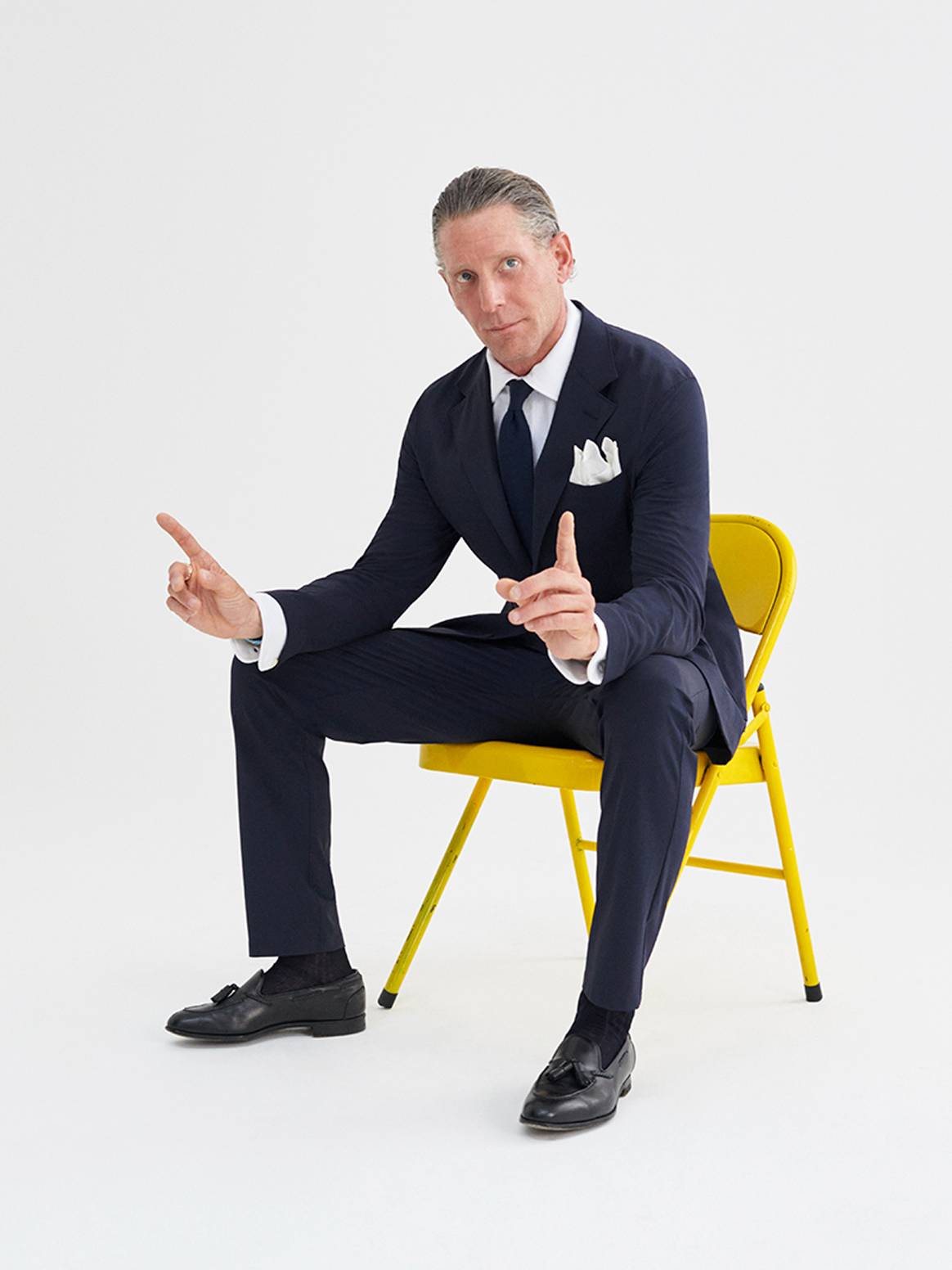 Imagen de campaña protagonizada por Lapo Elkann con el diseño de traje desarrollado en colaboración entre Ecoalf y el empresario italiano.