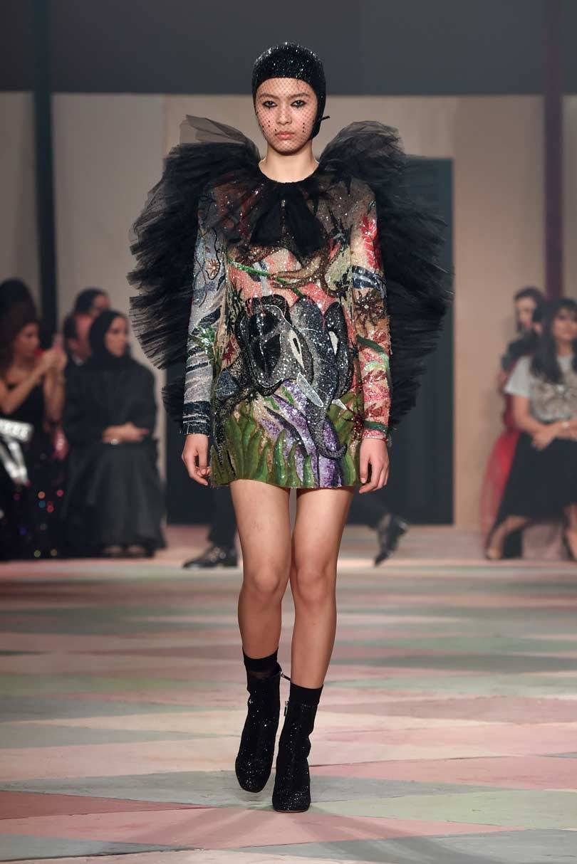 Dior presenta una colección "cápsula" en su primer desfile en Dubai