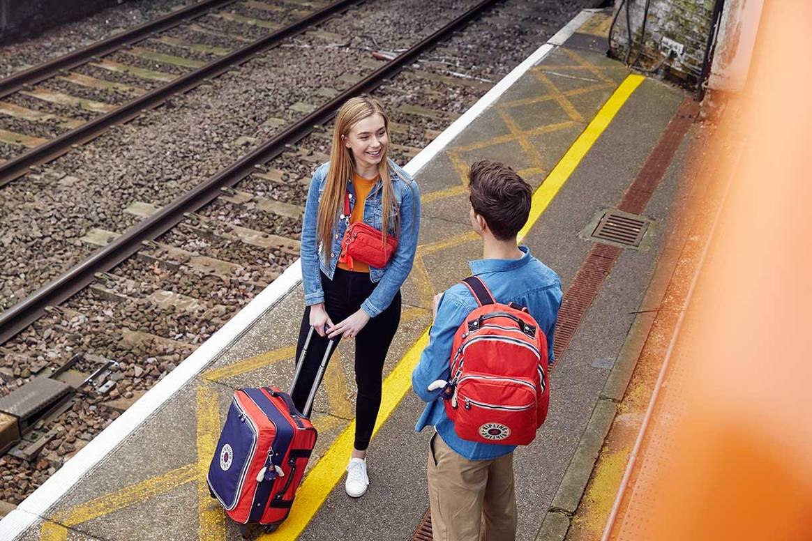 Kipling pilots luggage rental service
