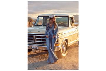  Wrangler launches debut collection with Grammy-winning country singer Lainey Wilson