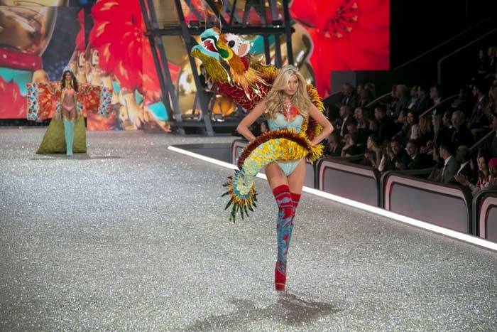 In beeld: de Victoria's Secret Fashion Show 2016 in Parijs