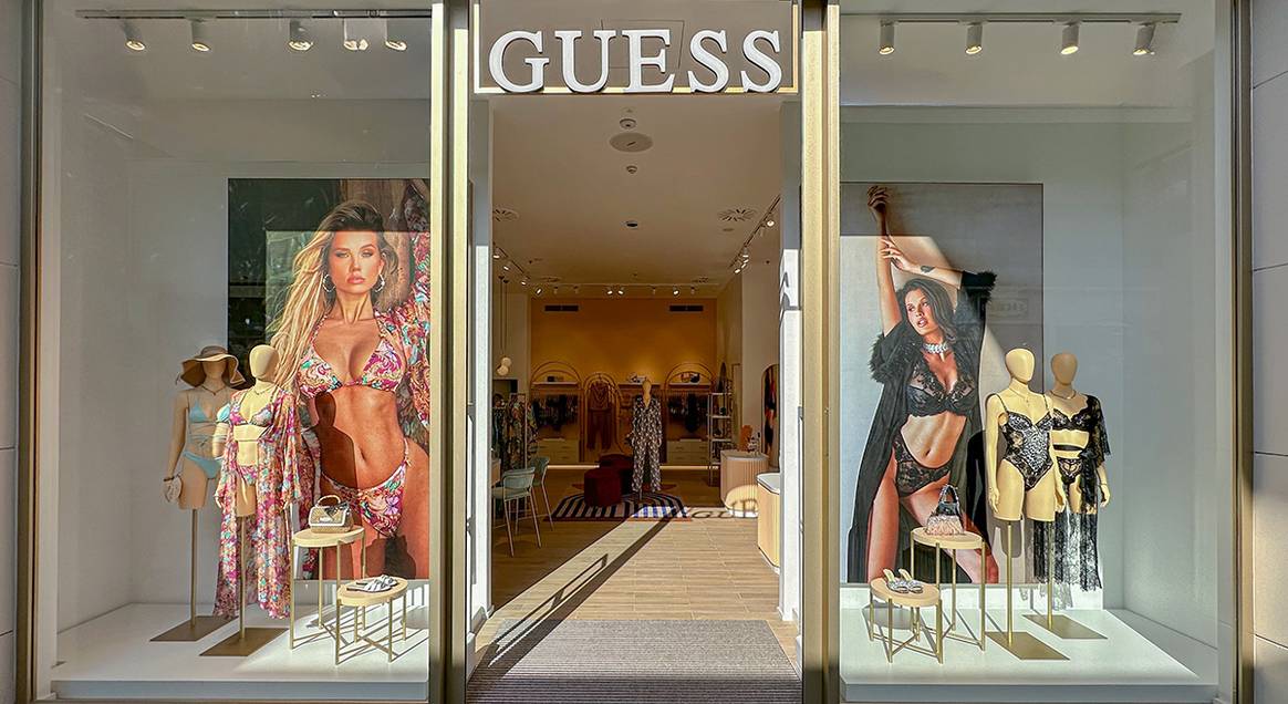 Tienda “Guess Lingerie” en el centro comercial La Zenia de Orihuela, Alicante (España).