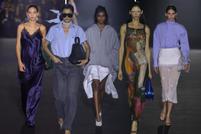 Lencería, cuellos de pico XL... estas son las tendencias para Primavera/Verano 2026 vistas en 080 Barcelona Fashion