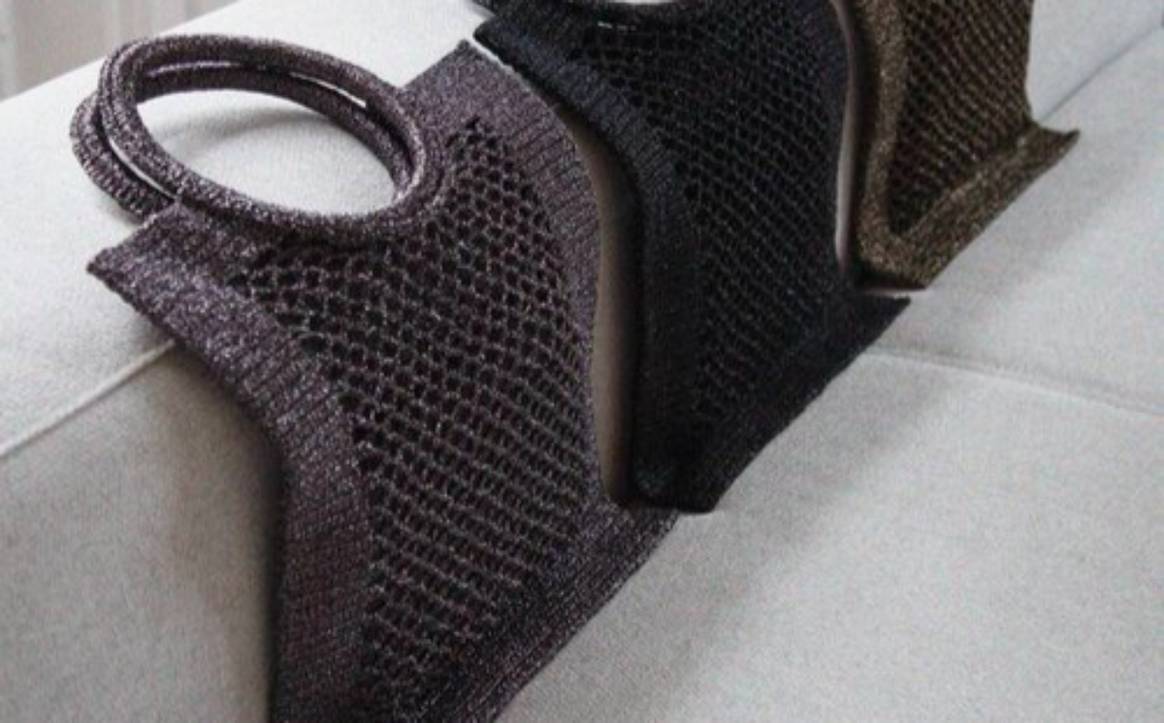 Mizele donne ses lettres de noblesses contemporaines au sac en crochet