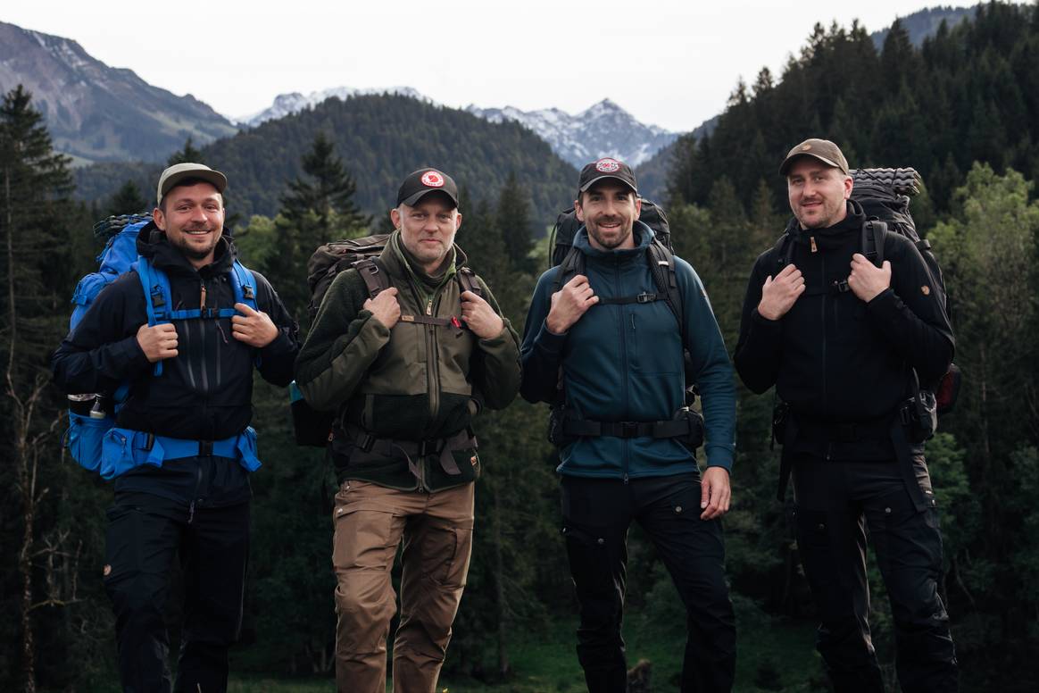 Das neue Visual Merchandising Team: Dagmar Horstkamp, Thomas Mally und Anja Schramm (v.l.n.r.) Tim Wagner, Philipp Uhl, Benjamin Rosner, Alex Günther (v.l.n.r.) vom Sales Team Fjällräven Germany.