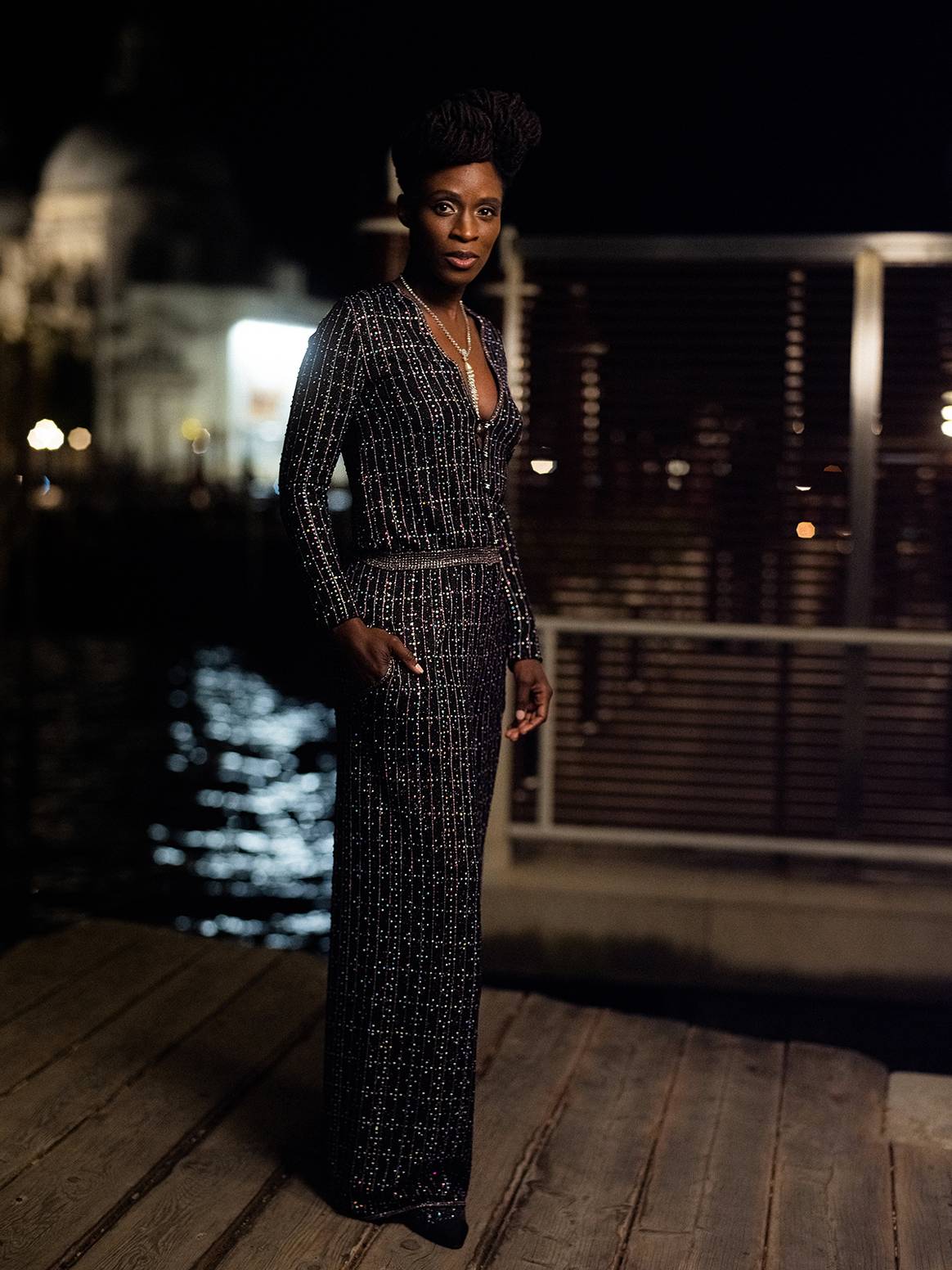 Photo Credits: Sharon Duncan, de la película “Dune”, vestida de Chanel durante la cena organizada por la casa de modas durante el 78 Festival Internacional de Cine de Venecia.