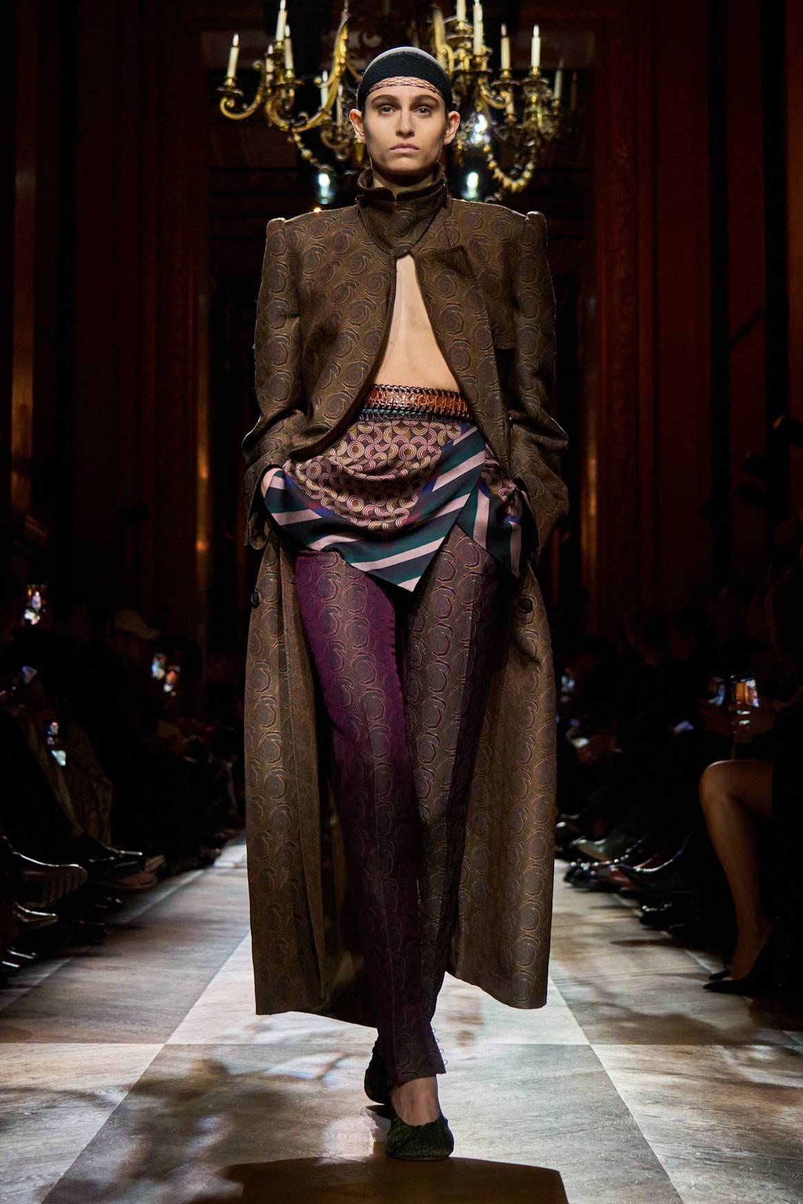 Una mezcla de estampados en Dries van Noten FW25.