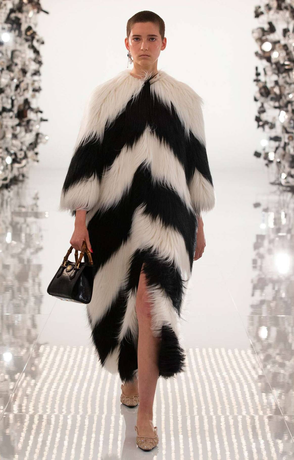 Gucci toca el “aria” por su centenario con un “elogio al aire” y homenajes a su legado, a Balenciaga y a Tom Ford