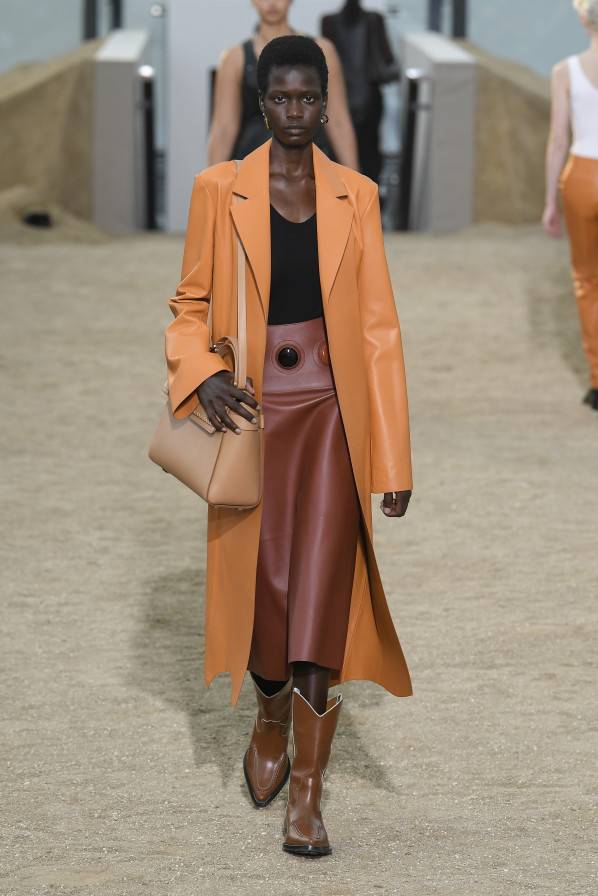 Beeld: Chloé AW22 via Catwalkpictures.com