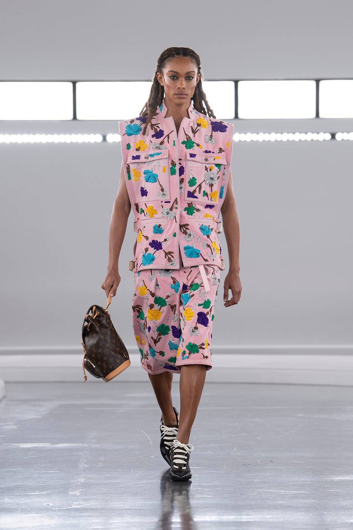 Louis Vuitton, colección “Voyager” Prefall 2024.