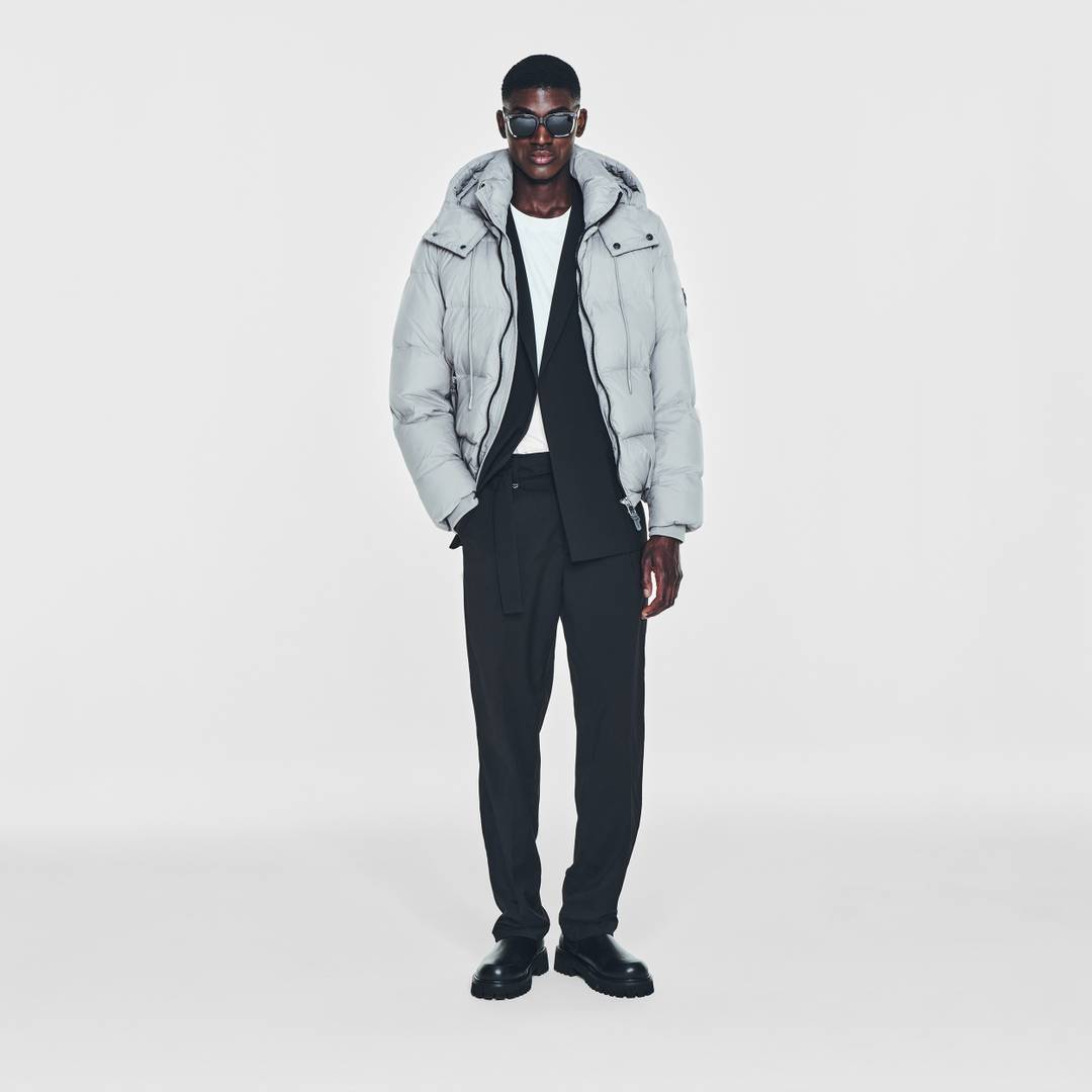 Un look della collezione Travel