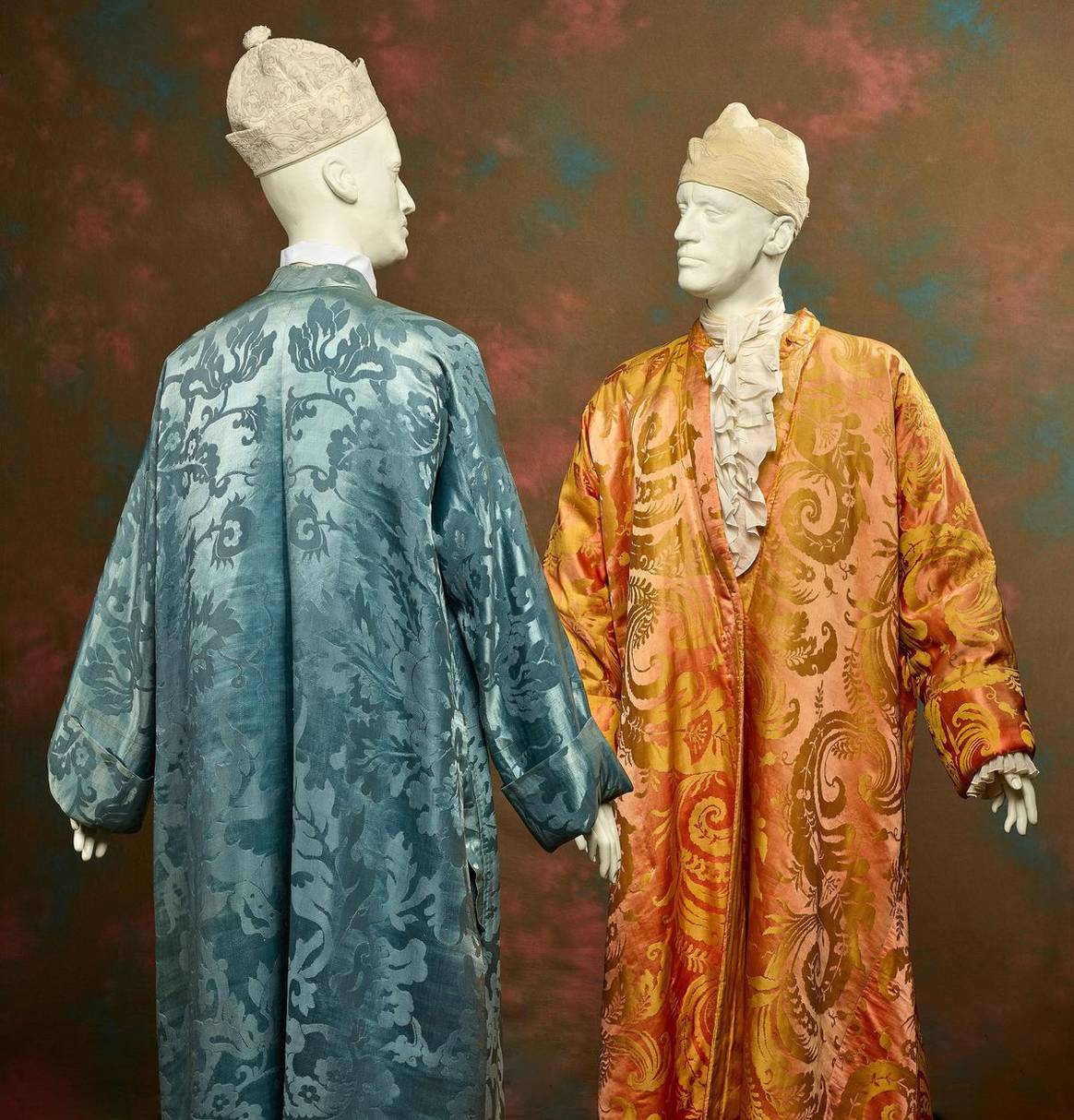 Two Japonse rocken (: dressing gowns for
men) in kimono model of Chinese silk and 'bizarre' silk, ca. 1750-1775,
Kunstmuseum Den Haag. Photo: Alice de Groot.