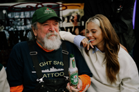 Prost: Filling Pieces und Heineken stoßen an