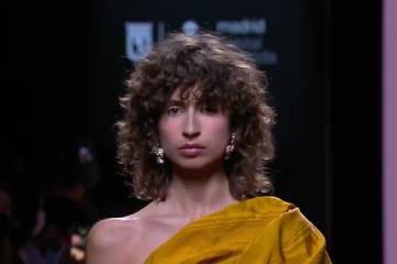 Vídeo: El eclecticismo de la americana de la mano de Redondo Brand FW22 en la MBFWMadrid