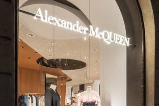 Alexander McQueen apre il suo flagship in via Sant'Andrea, a Milano