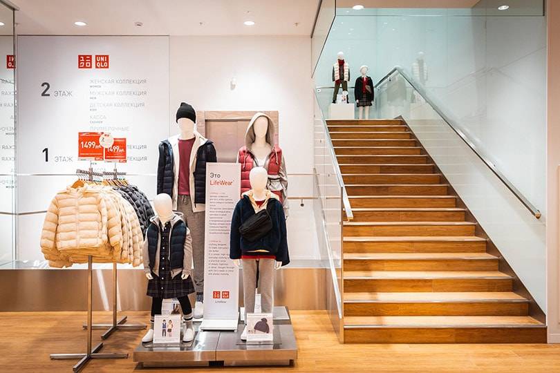 Арт-объект Misha Most и зеленая студия: как выглядит первый Uniqlo в формате стрит-ритейл