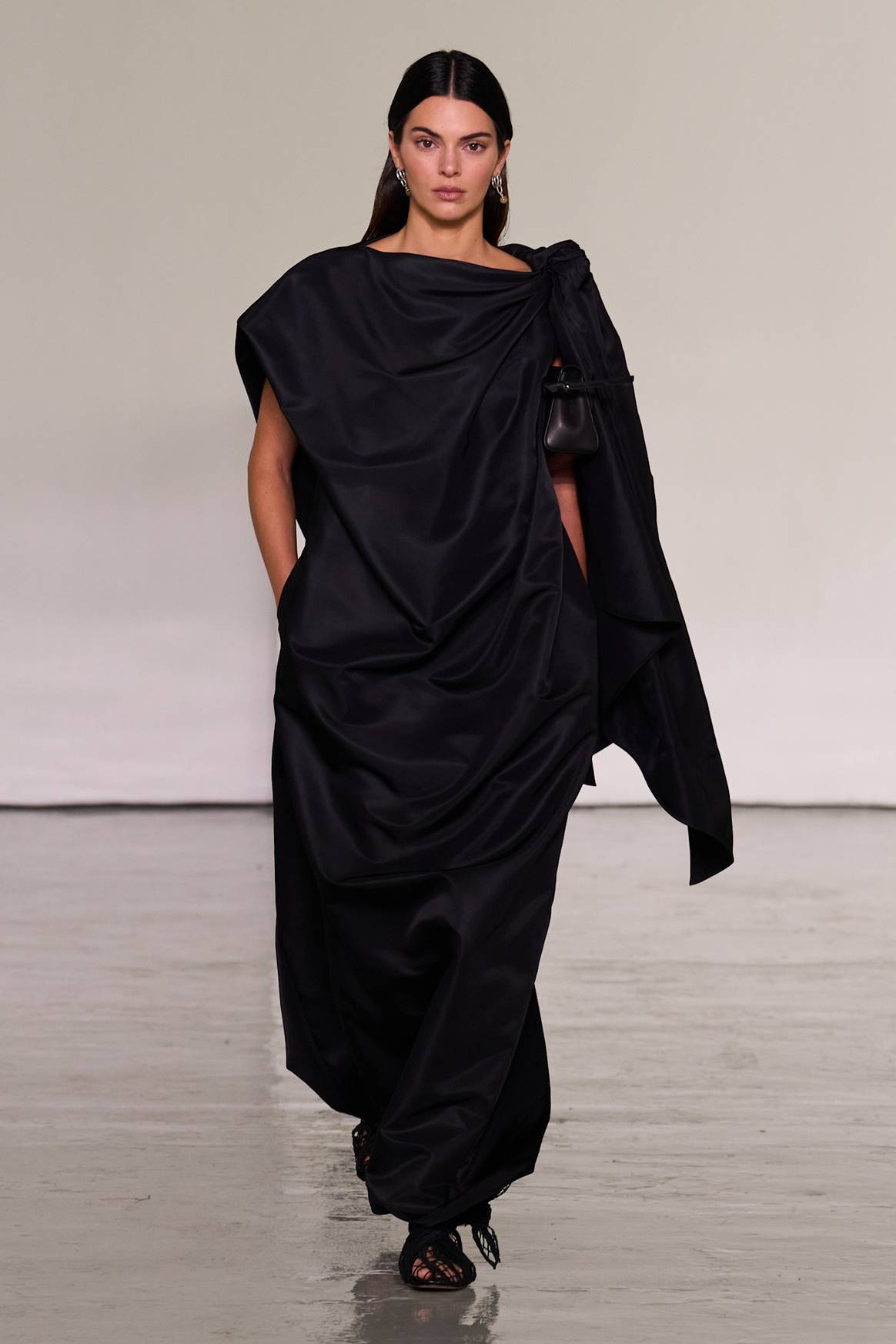 Kendall Jenner cerrando el desfile de Bottega Veneta Spring Summer 2027, Ready to Wear.