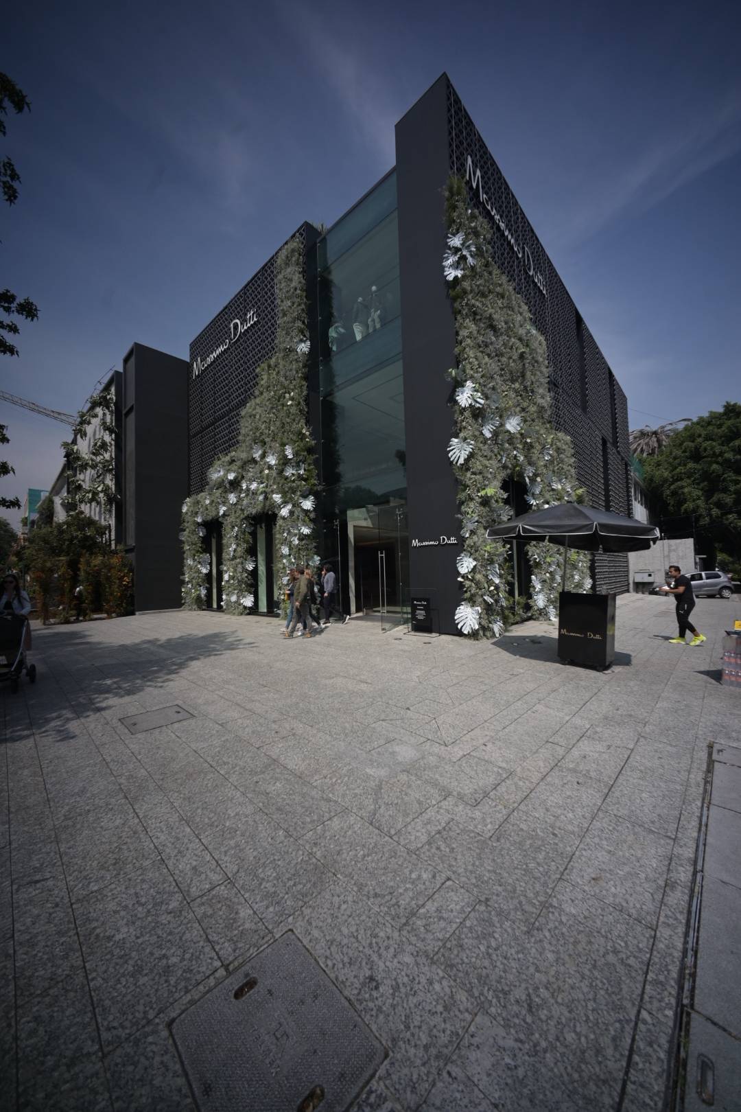 Algunas instalaciones llegaban hasta el techo de las boutiques