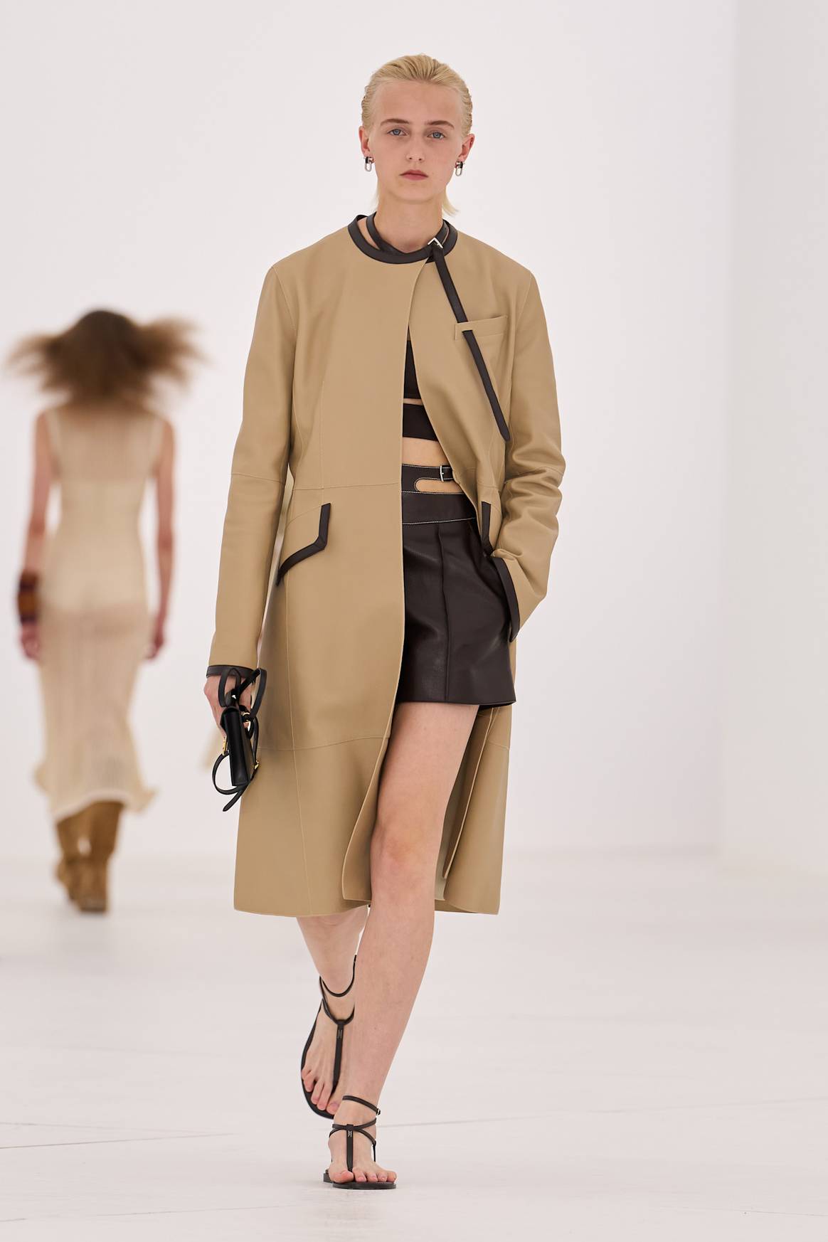 Fashion Week de Paris PE27 : les designers donnent un nouveau souffle ...