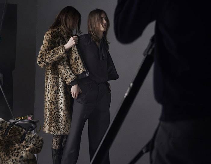 Kijken: Uniqlo x Carine Roitfeld