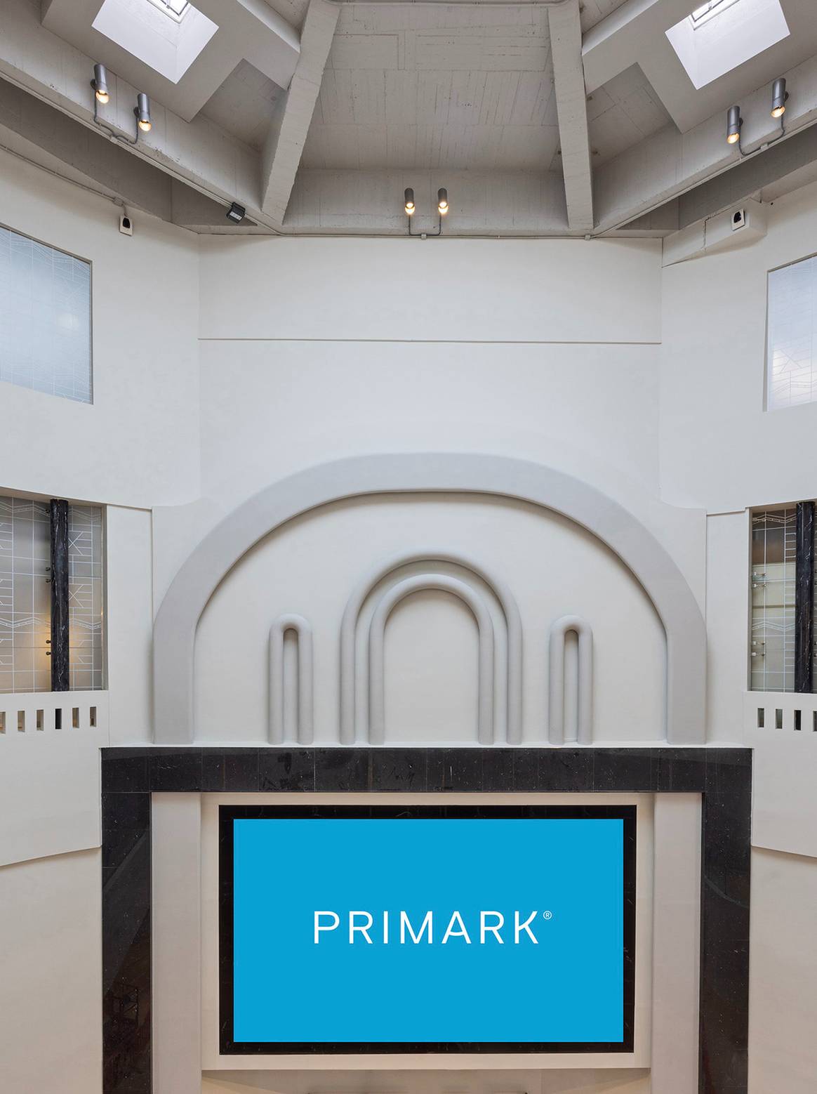 Interior de la tienda de Primark en el número 8 de la calle del Conde de Peñalver de Madrid (España).