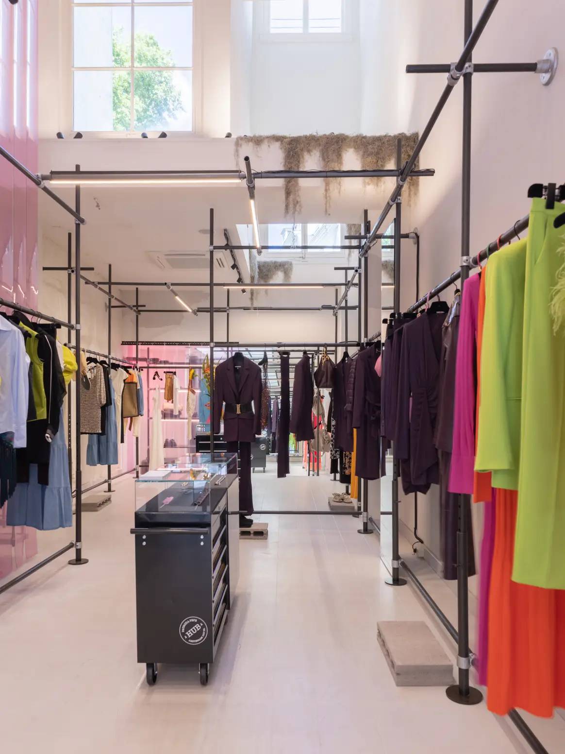 Il nuovo Hub Patrizia Pepe ad Amsterdam, immagini via Upr