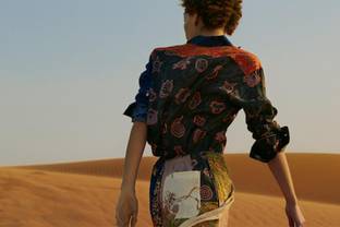 La collection Loewe x Paula’s Ibiza disponible en exclusivité chez Net-À-Porter