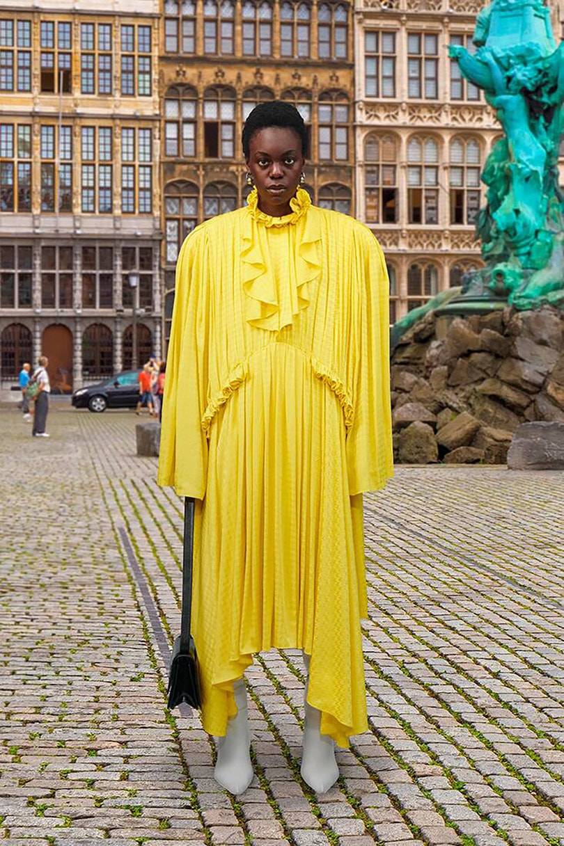 La vuelta al mundo de Balenciaga en 58 “looks” inclusivos, sostenibles y unisex