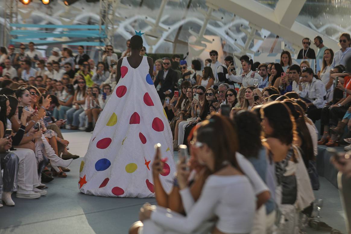 L’Hemisfèric de la Ciudad de las Artes y las Ciencias de Valencia durante la edición del Clec Fashion Festival de 2023.