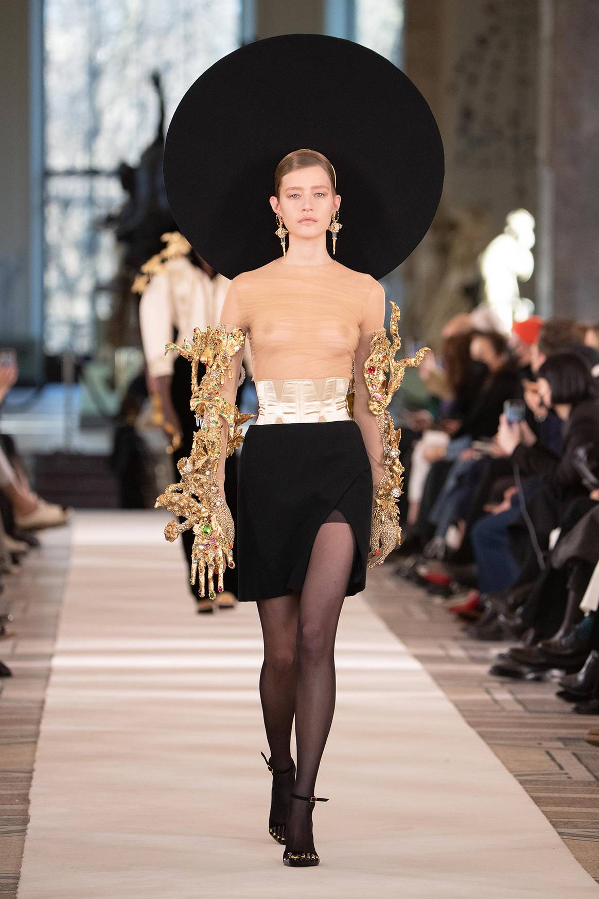 Images Schiaparelli FW22, courtesy of Schiaparelli