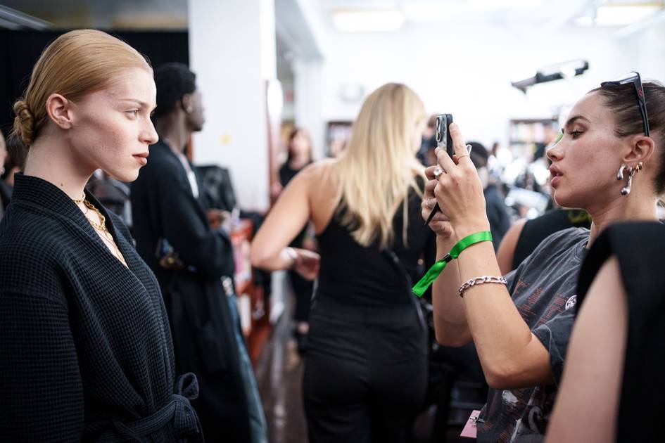 paris-fashion-week-fw26-off-white-kehrt-zur-ck-und-pieter-muliers-letzte-show-f-r-ala-a