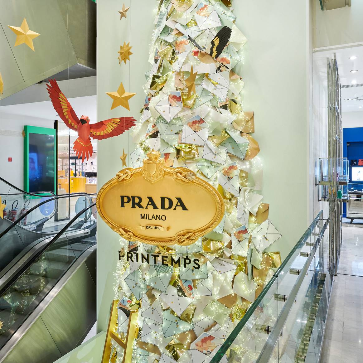 Prada inaugure un pop-up au Printemps Haussmann.