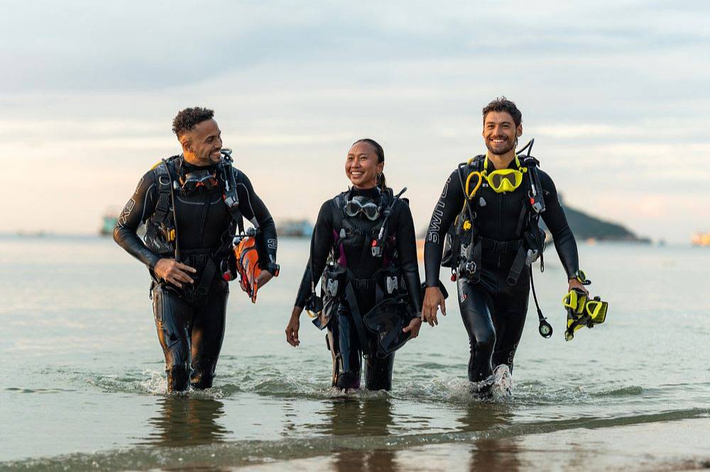 Head acquires scuba company Aqualung Group.