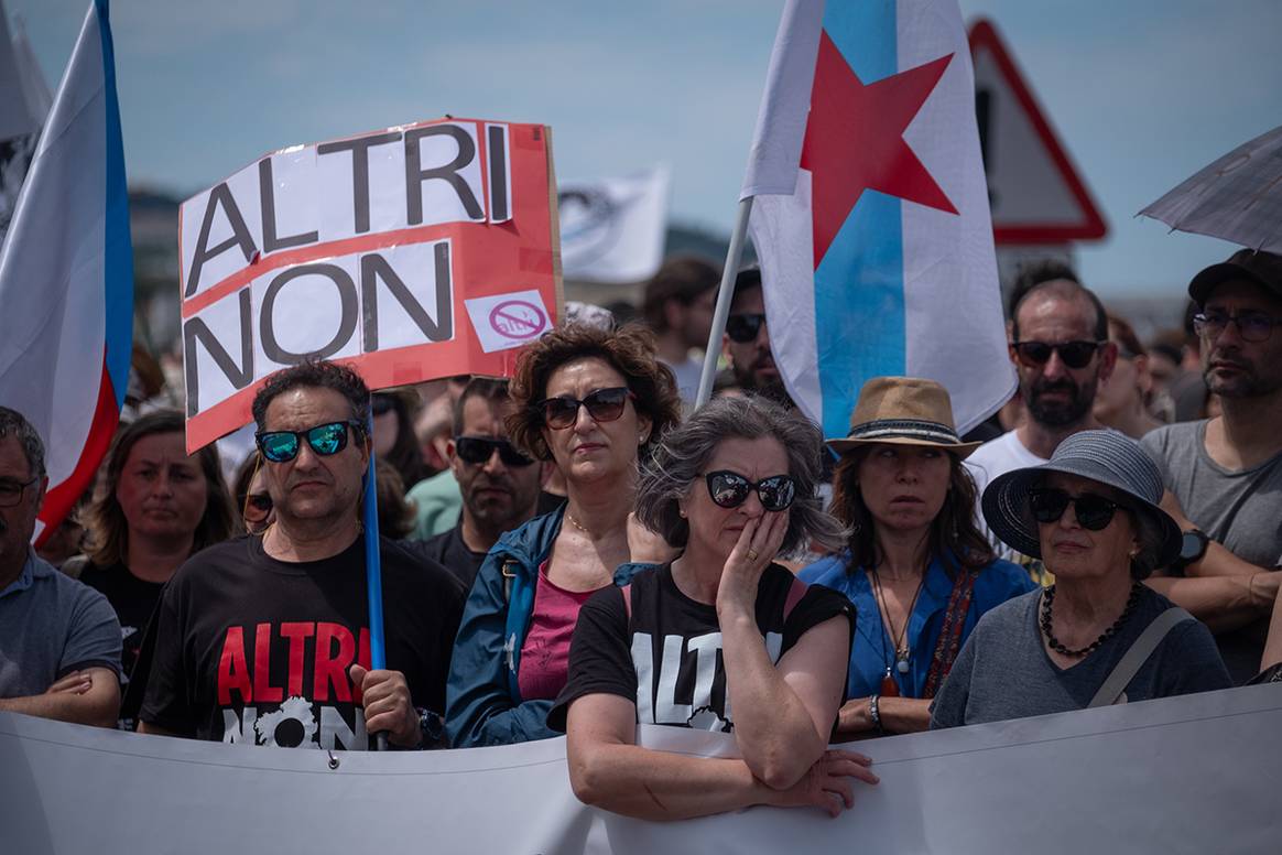 Manifestación contra Ence y contra el proyecto de Altri celebrada en Pontevedra el 1 de junio de 2025.