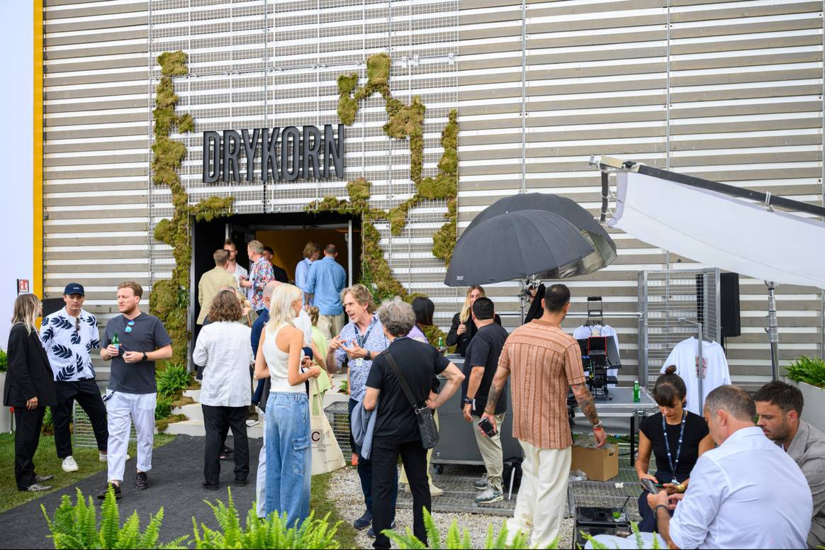 Drykorn ist diese Saison zurück auf der Pitti. Foto: AKAstudio-Collective