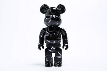 DENHAM lanceert samenwerking met MEDICOM TOY CORPORATION voor limited edition BE@RBRICK