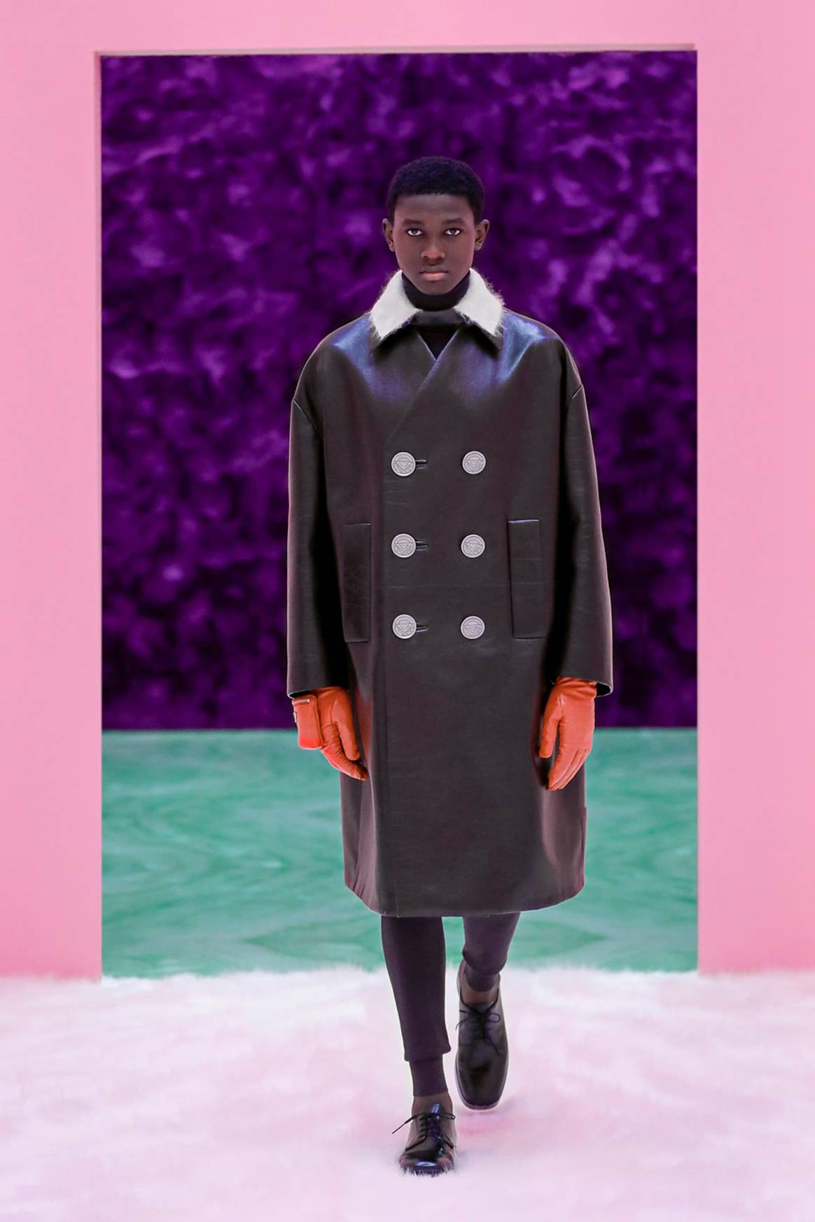 Prada ahonda en su dualismo con una colección de “bodys” masculinos durante la Milan Fashion Week