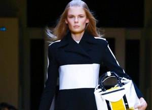 Carven: une femme pressée, aux accents rétros