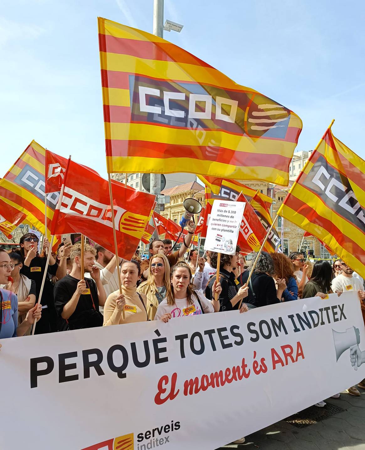 Concentración de los trabajadores de tienda de Inditex convocada por CCOO el viernes 22 de marzo de 2024.