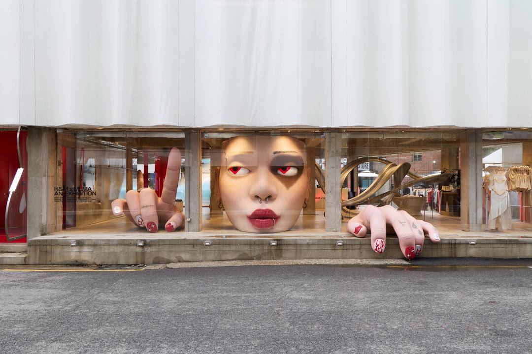 H&M collabora con l'artista MLMA per un'installazione nello store di Seongsu