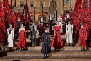 Dior alumbra Sevilla con el desfile de su colección Crucero