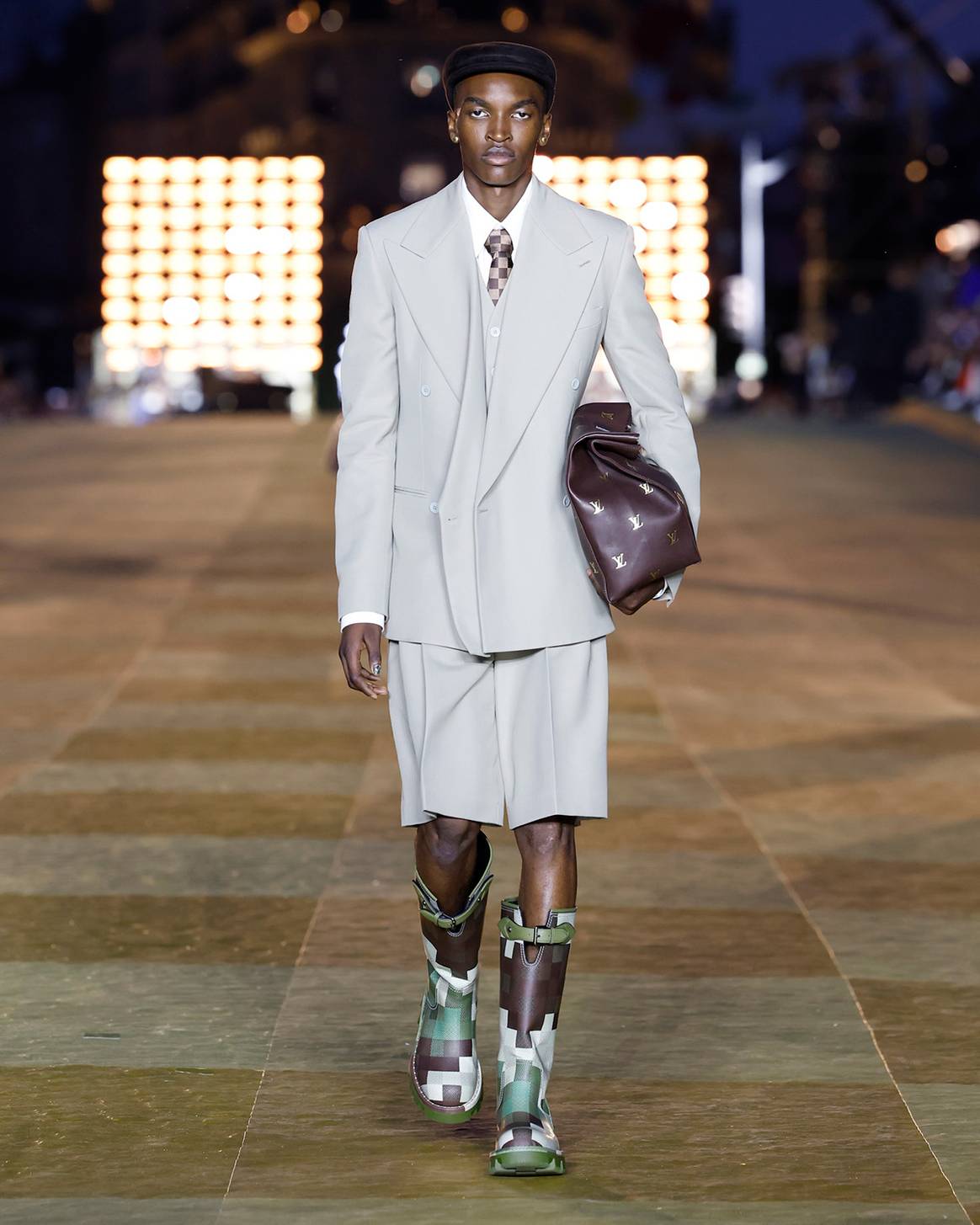 Het debuut van Pharrell Williams voor Louis Vuitton. Beelden via Louis Vuitton