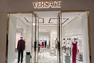 Prada parmi les candidats potentiels au rachat de Versace
