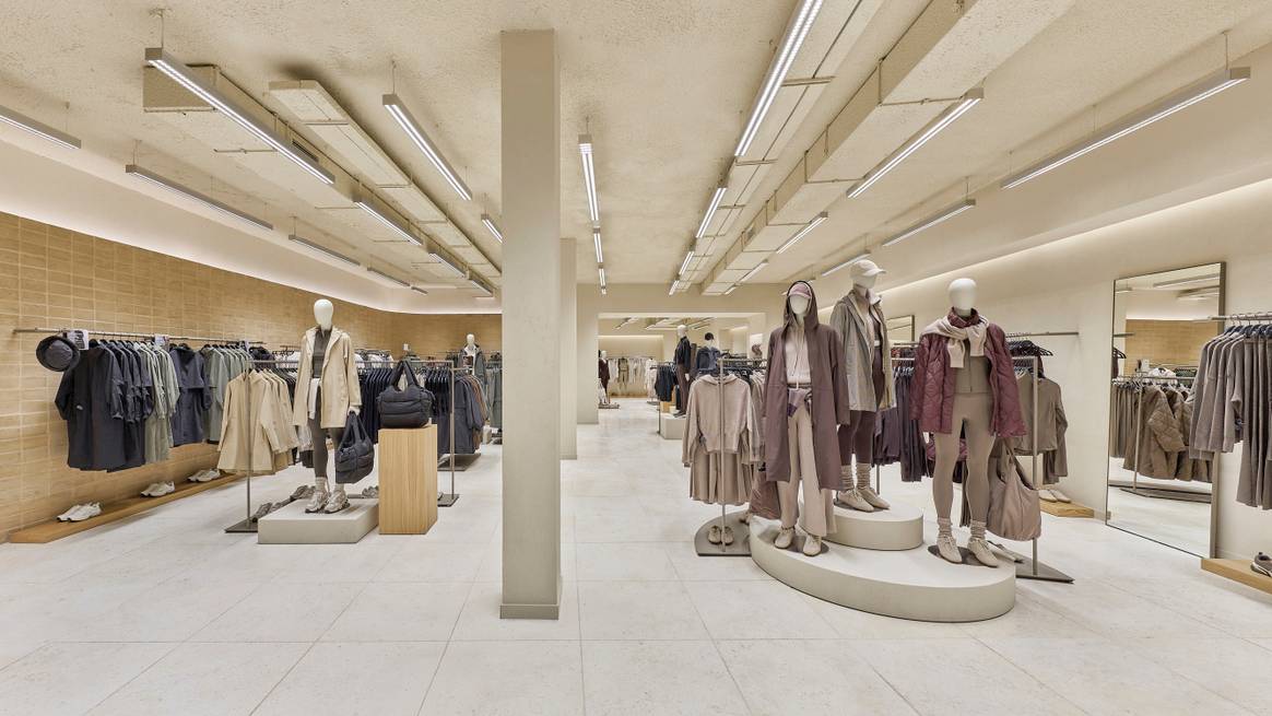 OYSHO flagship in Amsterdam